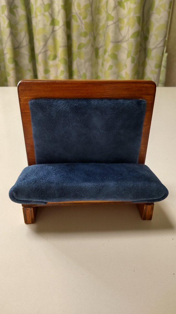 Midorin_0730's tweet photo. 銀河鉄道の夜のうちのジョバンニに座席を作ってあげたよ
これで一緒にお出かけしたいな
＃銀河鉄道の夜
#ジョバンニ
＃あみぐるみ https://t.co/3mqXgZvHGo