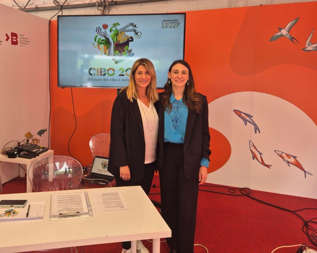 CIRFOOD (@cirfood) on Twitter photo A “La Cooperazione in Festa”, rassegna promossa da Legacoop Toscana, <a href="/daniela_fabbi/">Daniela Fabbi</a>, Direttore Comunicazione e Marketing CIRFOOD, intervistata da <a href="/ElenaRizzoNervo/">Elena Rizzo Nervo</a>, Direttrice Responsabile <a href="/giornaledelcibo/">Il Giornale del Cibo</a>, ha presentato il saggio #CIBO2050.
Leggilo qui ➡️ osservatorio.cirfood-district.com/it/cibo2050 A “La Cooperazione in Festa”, rassegna promossa da Legacoop Toscana, <a href="/daniela_fabbi/">Daniela Fabbi</a>, Direttore Comunicazione e Marketing CIRFOOD, intervistata da <a href="/ElenaRizzoNervo/">Elena Rizzo Nervo</a>, Direttrice Responsabile <a href="/giornaledelcibo/">Il Giornale del Cibo</a>, ha presentato il saggio #CIBO2050.
Leggilo qui ➡️ osservatorio.cirfood-district.com/it/cibo2050