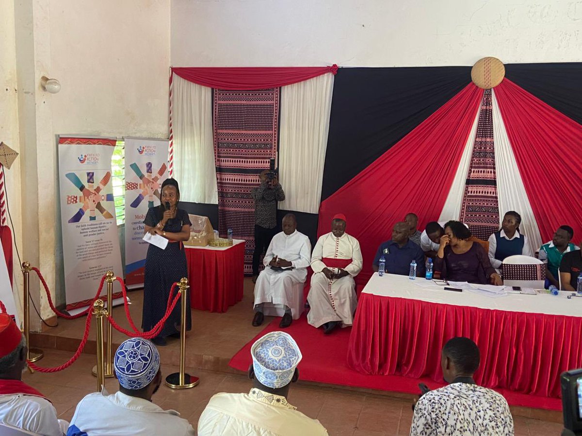 1HEZ_RON's tweet photo. With #Faith4action in partnership with @KilifiCountyGov the adoption of comprehensive sexual education guidelines where AYP, religious leaders together with parents to lead in peer session #shiftingnorms #Faithaction https://t.co/kdY3cja9el