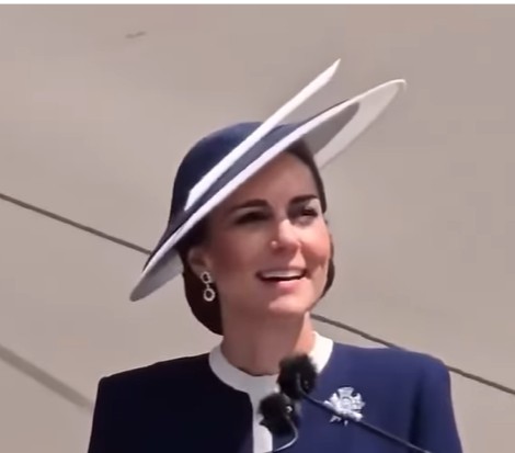 IanLloydRoyal's tweet photo. The #Philiptreacy hat with a white decoration worn by #CatherinePrincessofWales at the launching of #HMSGlasgow reminds me of the #DillonWallwork hat I saw worn by #PrincessDiana at Royal Ascot in 1989 with its blue feather. Kate also wore Diana's sapphire cabochon earrings https://t.co/h4MYAj66kM