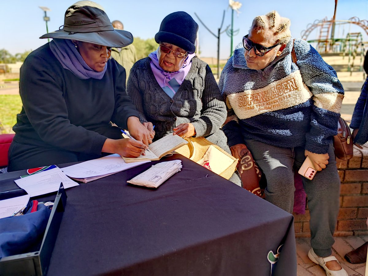 City_Ekurhuleni's tweet photo. We are bringing services closer to our people! At today's Finance Open Day at the Spruitview Recreational Park in #Spruitview, we have prioritised assisting our senior citizens with:
β
Siyakhokha registration
β
Indigent registration
β
Debt Rehabilitation https://t.co/9Id1pApcsB