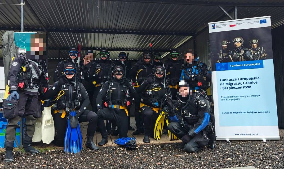 DPolicja's tweet photo. #Fundusze #FunduszeEuropejskie #FunduszeEuropejskieNaMigracjeGraniceIBezpieczeństwo #INSERVICE++ #PolskiProgramFBW2021-2027
W dniach 20-22.05.2025 r. odbyło się drugie z zaplanowanych 18 „szkoleń regionalnych” realizowanych
w ramach projektu pn. „IN SERVICE ++” współfinansowanego z Unii Europejskiej z Polskiego Programu Fundusz Bezpieczeństwa Wewnętrznego na lata 2021-2027.
Celem szkolenia było podniesienie poziomu wyszkolenia sekcji nurków SPKP Wrocław w reagowaniu na zdarzenia o charakterze hybrydowym. Operatorzy z SPKP Wrocław są jedyną jednostka na terenie Dolnego Śląska zdolną do reagowania na zdarzenia terrorystyczne na obiektach hydrotechnicznych oraz środków komunikacji wodnej.
#Fundusze #FunduszeEuropejskie #FunduszeEuropejskieNaMigracjeGraniceIBezpieczeństwo #INSERVICE++ #PolskiProgramFBW2021-2027