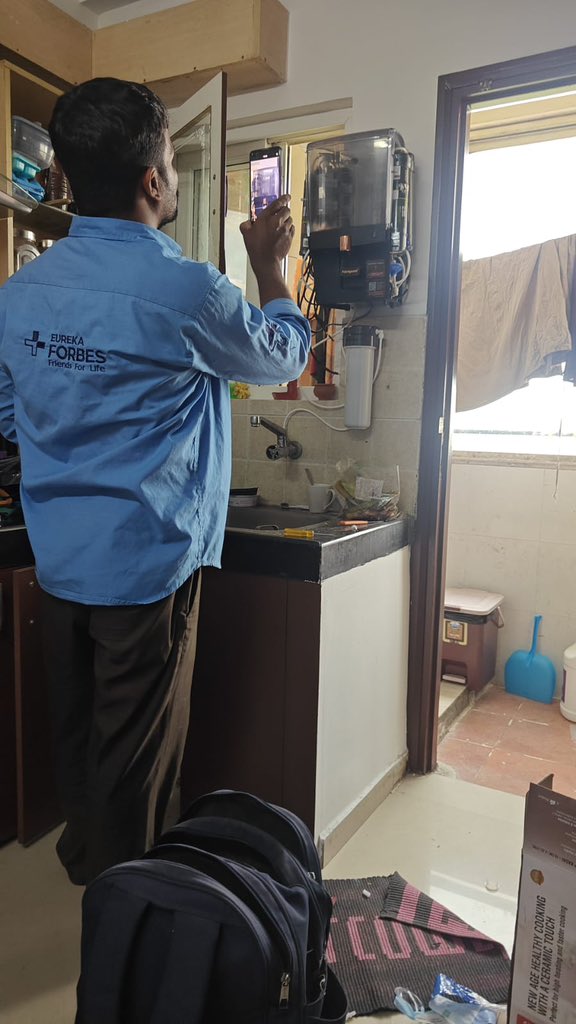 dsnaidu09's tweet photo. Order ID - #AWZ1K95D62666512, delivered yesterday and the machine is defective as per the technician during installation. @EurekaForbes @sameerwanchoo @pratikpota . Such a disaster from D2C operations! https://t.co/ItpPzyn9Qg