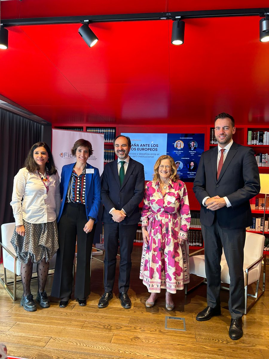 Lobby_ES's tweet photo. Conversamos, en el @InstCervantes de Bruselas y junto a la @fide_fundacion, con Marcos Alonso, embajador de @EspanaenUE. El embajador ha recorrido los principales retos de España en el contexto europeo en ámbitos como el comercio, la defensa o la transición digital. https://t.co/UErs3oQfnr