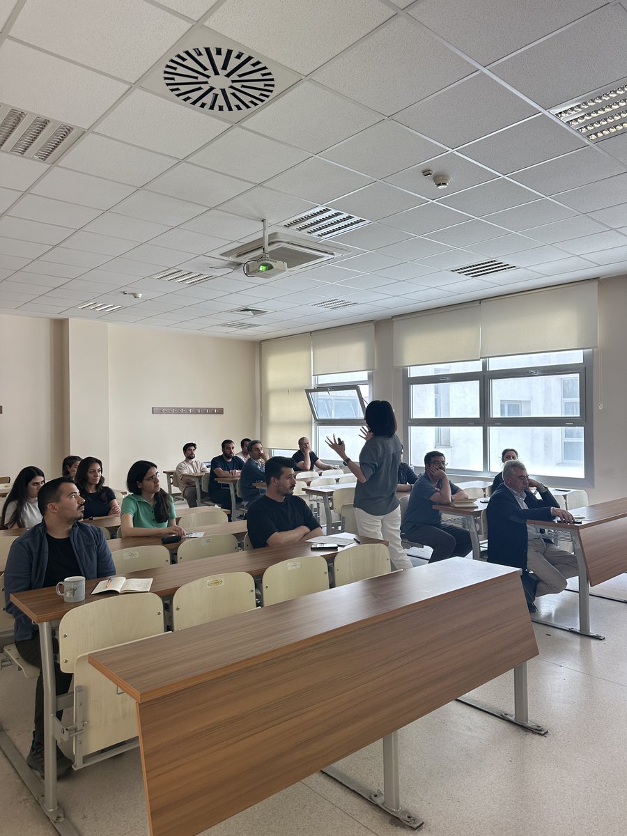 GtuIsletme's tweet photo. 22 Mayıs 2025 Perşembe günü saat 14.00’da Koç Üniversitesi Ekonomi ve Finans bölümünden Sevcan YEŞİLTAŞ İktisat Bölüm Seminerleri kapsamında "The Collateral Channel: Real Estate Prices and Firm Leverage" başlıklı çalışmasının sunumunu yapmıştır. https://t.co/J5pjBaLGuT