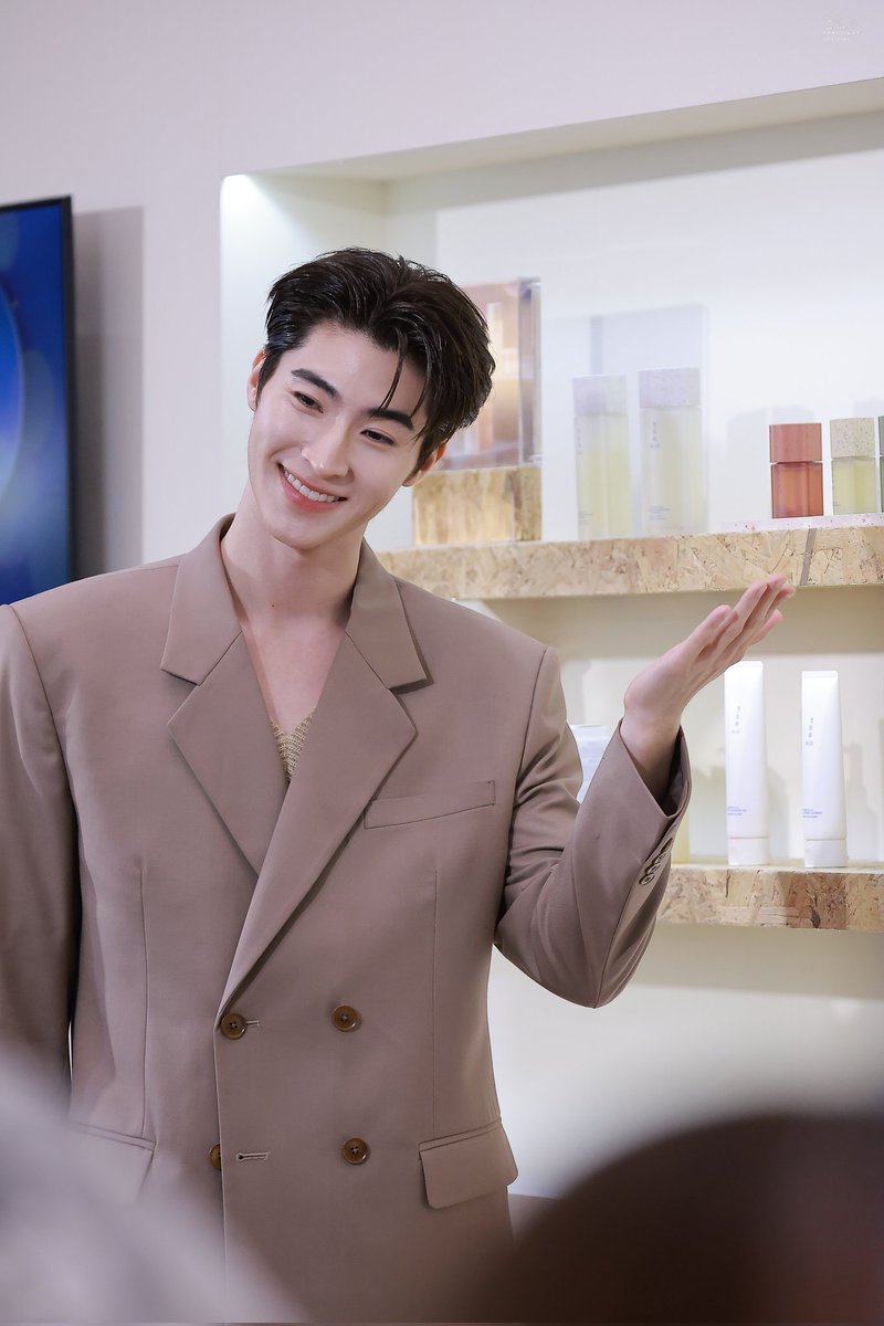 Blueda_15's tweet photo. (23052025)
น้องบลู Brand Ambassador of SEKKISEI Lotion ร่วมงาน KOSÉ SEKKISEI BLUE PRE-LAUNCH EVENT ณ Beauty Hall ชั้น M สยามพารากอน
@bluepongtiwat_
@KoseThailand
.
#SekkiseiBlue #น้ำตบโสมเซกิเซบลู
#HolisticBeauty #CleanBeauty
#Kampology #ReturnToOrigins
#KoseThailand #Bluepongtiwat