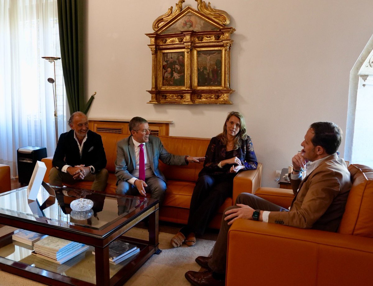 Reunión de trabajo del presidente <a href="/Conrado_Iscar/">Conrado Íscar</a> con la nueva presidenta de <a href="/cepyme_/">CEPYME</a> <a href="/angela_demiguel/">Angela de Miguel</a>.

👏 Para felicitarla por su reciente elección.

Y para analizar posibles líneas de colaboración en apoyo de las #pymes de la provincia.