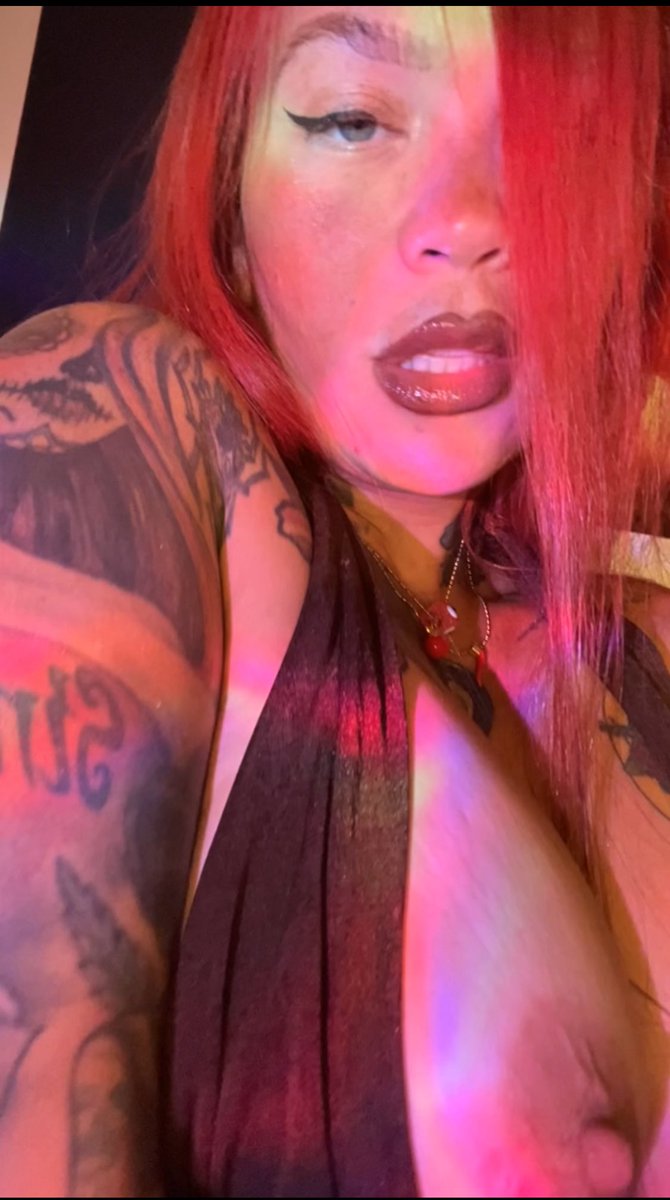 Buenos días ☀️ por si deseas poner a esta rabbit de protector de pantalla. 💋