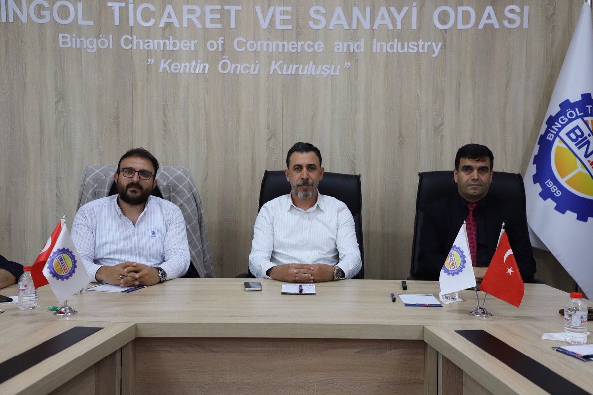 TOBBBingolGGK's tweet photo. TOBB Genç Girişimciler Kurulu Mayıs ayı olağan toplantımızı Kurul Başkanımız Mehmet Temiz’in başkanlığında gerçekleştirdik. Toplantımızda girişimciliğe yönelik yeni projeler  ve genç girişimcilerimize katkı sağlayacak stratejiler üzerine verimli değerlendirmelerde bulunduk. https://t.co/8IeVw6yaSK