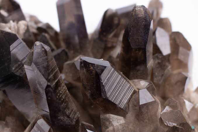 LithiumKingLtd's tweet photo. Remember, not all that glitters is #gold. Sometimes, it's something far more intriguing: smoky quartz. 

Let's explore the stunning world of quartz. 👇 https://t.co/8vgZ49XKhV
