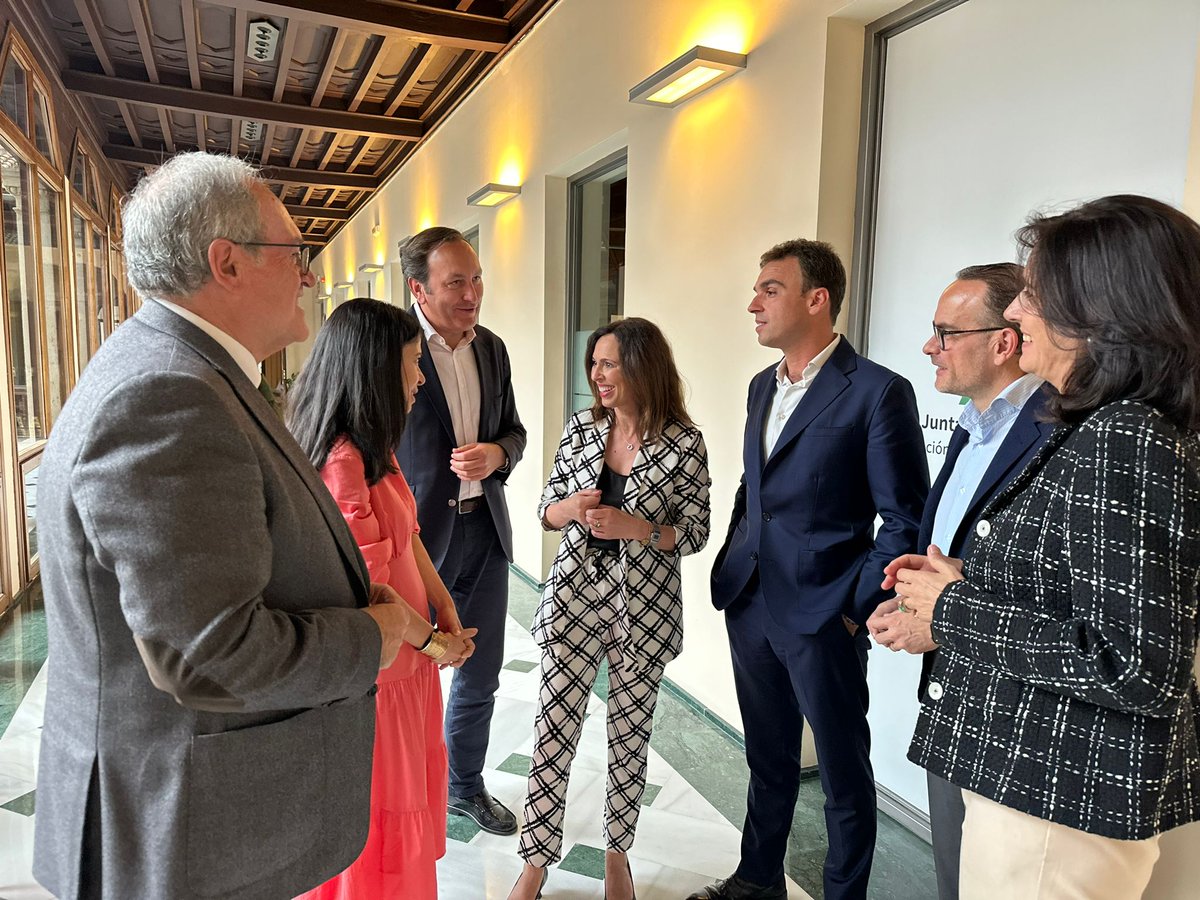 Rocío Díaz Jiménez (@rocio_diazj) on Twitter photo Esta mañana he mantenido un encuentro con responsables de <a href="/FadecoP/">Fadeco Promotores</a>.
Seguimos trabajando con el sector para favorecer el acceso a la vivienda en #Andalucía.
¡Avanzamos! Esta mañana he mantenido un encuentro con responsables de <a href="/FadecoP/">Fadeco Promotores</a>.
Seguimos trabajando con el sector para favorecer el acceso a la vivienda en #Andalucía.
¡Avanzamos!
