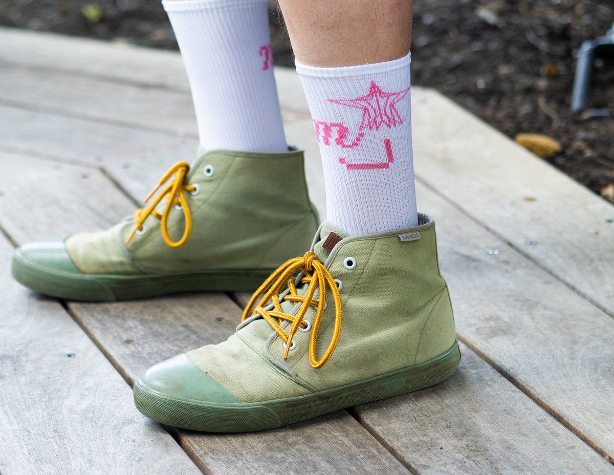 Up your #shoesockcombo with the MJ’s CAD Star Logo socks. 🤩 Two cuff lengths—extra tall (18cm) and extra extra tall (21cm)—and multiple colorways to choose from.

Pick your favorites and refresh your sock game.

shop.mellowjohnnys.com/collections/so…