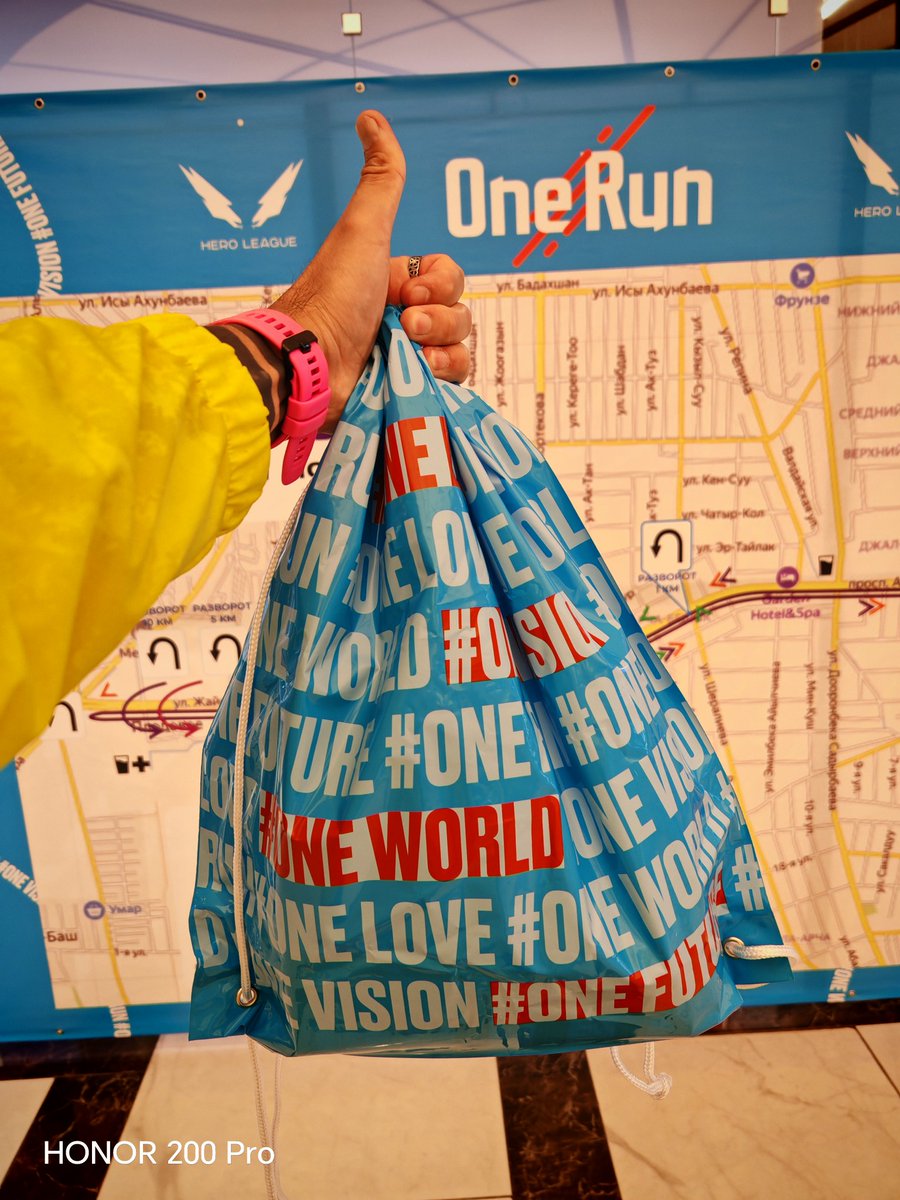 RavilIzmailoff's tweet photo. Забрал стартовый номер на завтрашний забег - #OneRun2025 Bishkek.
В комплекте не густо, но зато футболка очень крутая. Хоть белый цвет не люблю, но эту буду носить. https://t.co/4csJWcv4cp