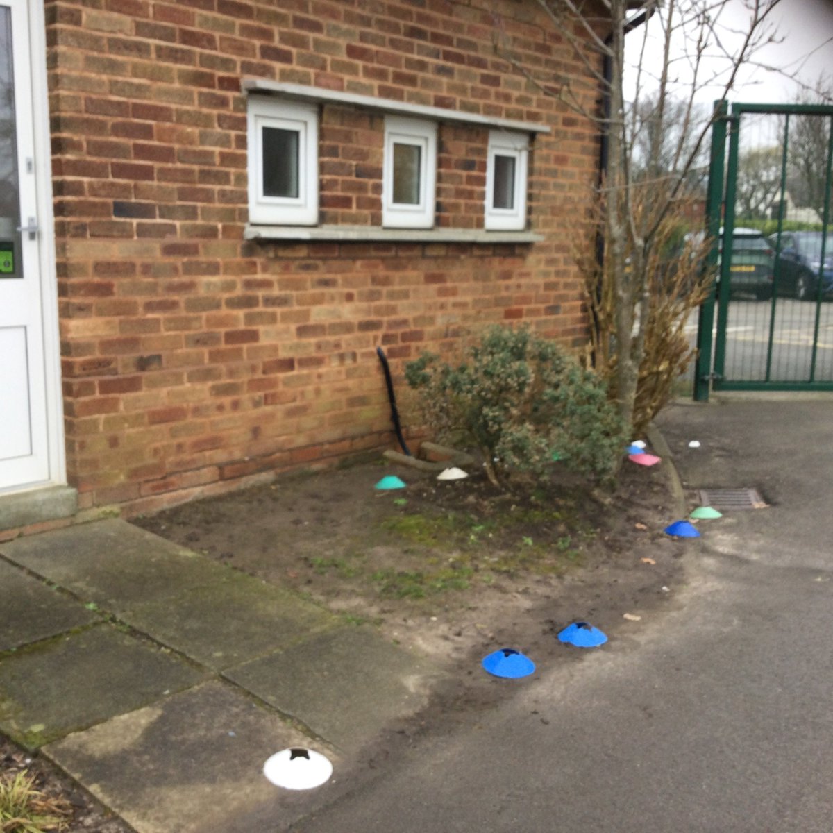 Check out this garden &amp; seating area we did earlier this year at Lordsgate Township Primary, featuring bespoke planters, benches and artificial grass to finish. 😁
.
#gardenarea #transformation #playground