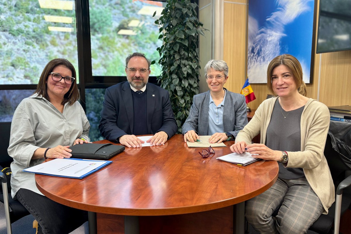El rector de l'<a href="/UdAndorra/">Universitat d'Andorra</a>, <a href="/JuliMinoves/">Juli Minoves</a>, s’ha reunit amb la presidenta de la <a href="/AndorraFaad/">FAAD Andorra</a>, <a href="/DianaFigueras/">Diana</a>. S’elevarà al Consell Universitari la proposta que les persones amb discapacitat  tinguin dret a l'exempció total en l’import de la matrícula.
👉 linkedin.com/feed/update/ur…