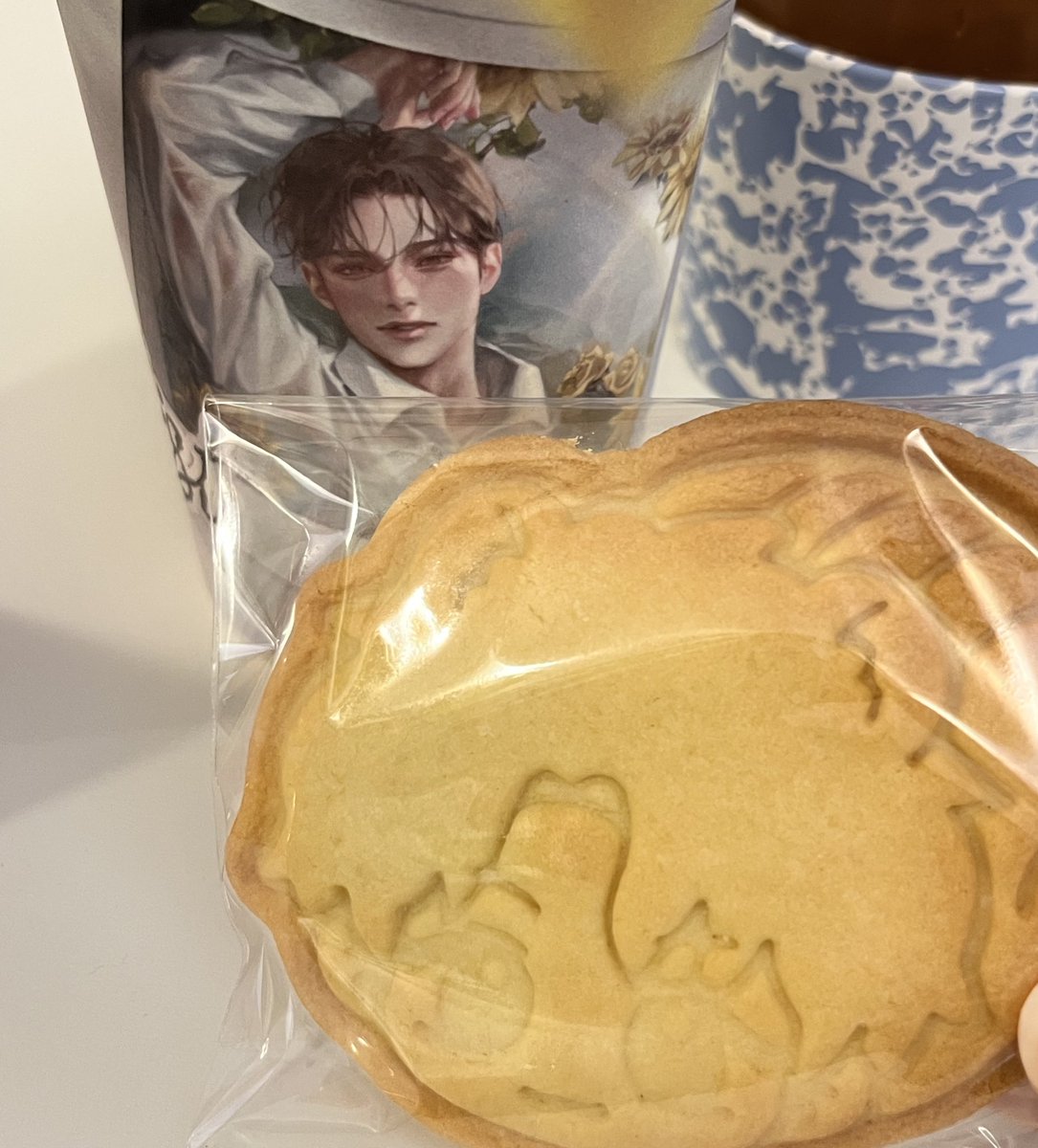 2424_nov's tweet photo. 쿠키 .ᐟ.ᐟ.ᐟ.ᐟ 🍪
집에 와서 토끼레몬이랑 같이 찍었어요
먹기 넘나 아쉬운 것 ⋯ https://t.co/qJufNxa5B3