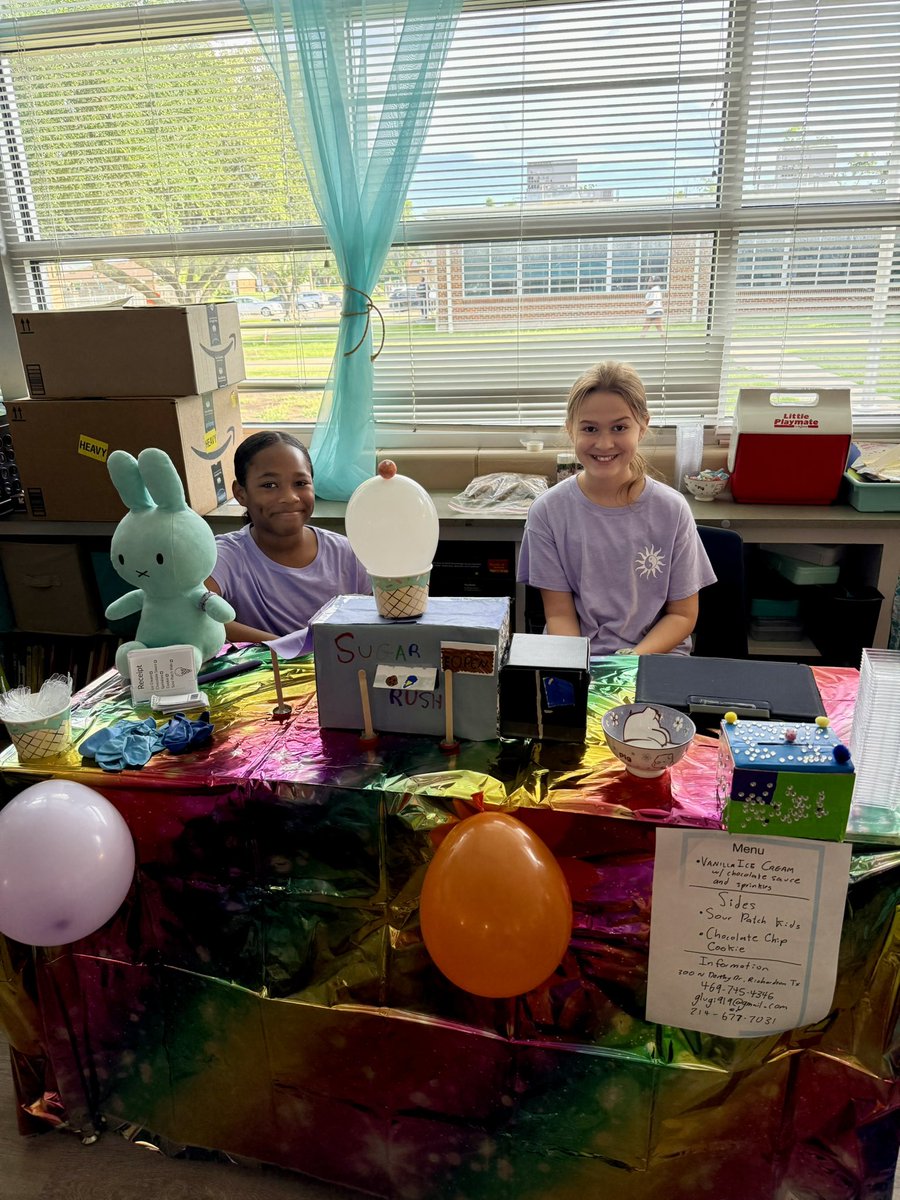 MsHogg's tweet photo. My superstar teammate pulled off the most EPIC Food Truck day ever in 4th grade!! Students had to build a food truck model, create an ad, present their product, and sell it to customers! Way to go  @MissBonner4!!! #terracetigers #risdbetheone @TerraceTigers https://t.co/wBv0EIPeDf