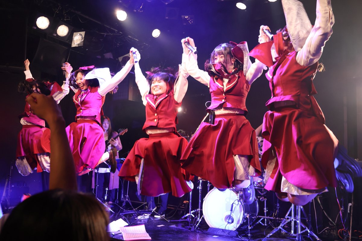 集団GIG VOL.17＠高円寺HIGH(2025.5.28) 
キスエク（２）
やっぱりキスエクの曲はバンドで聞くのが一番！！最後のジャンプでエンディングも生演奏ならではですよね！！
#キスエク
#プログレアイドル