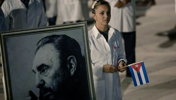 Dra. Viviana Gutiérrez Rodríguez (@vivianadgs) on Twitter photo ¿Qué tienen en común los sismos, los tsunamis y los huracanes; la ceguera, el cólera, el ébola y la Covid?
!QUE LOS MÉDICOS CUBANOS HAN ESTADO AHÍ!
Tomado de <a href="/EVilluendasC/">Enrique Villuendas</a>
#HéroesDeLaSalud
#CubaPorLaVida
#LasTunasPorLaSalud ¿Qué tienen en común los sismos, los tsunamis y los huracanes; la ceguera, el cólera, el ébola y la Covid?
!QUE LOS MÉDICOS CUBANOS HAN ESTADO AHÍ!
Tomado de <a href="/EVilluendasC/">Enrique Villuendas</a>
#HéroesDeLaSalud
#CubaPorLaVida
#LasTunasPorLaSalud