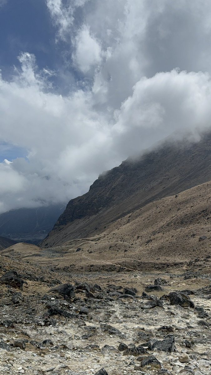 travellatina333's tweet photo. Hellooooo from Dragnag🇳🇵
#Dragnag #GokyoValley #EverestTrek #Himalayas #TrekkingNepal #NepalAdventure #HighAltitudeLife #MountainViews #HikingNepal #TravelNepal https://t.co/vuByj1HKQt