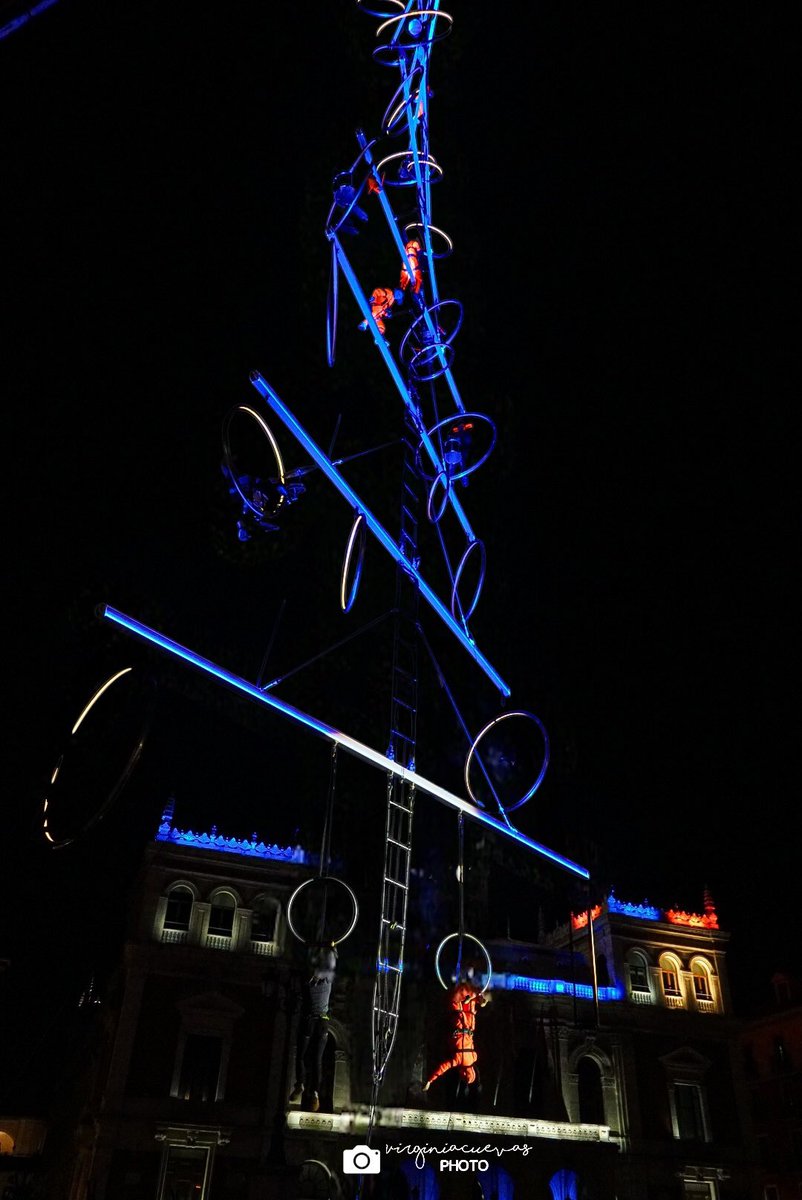 VirCuevas79's tweet photo. ADN, Odisea Vertical
Una escultura de 40 metros cobra vida con danza aérea, circo y música electro-hip-hop.Un viaje al corazón de la evolución humana.
Una proeza artística y tecnológica de #TranseExpress.
🎭ESTRENO EN ESPAÑA HOY EN VALLADOLID🎭
#EspectáculoAéreo
#tacvll25 https://t.co/6kkAnwvy6z