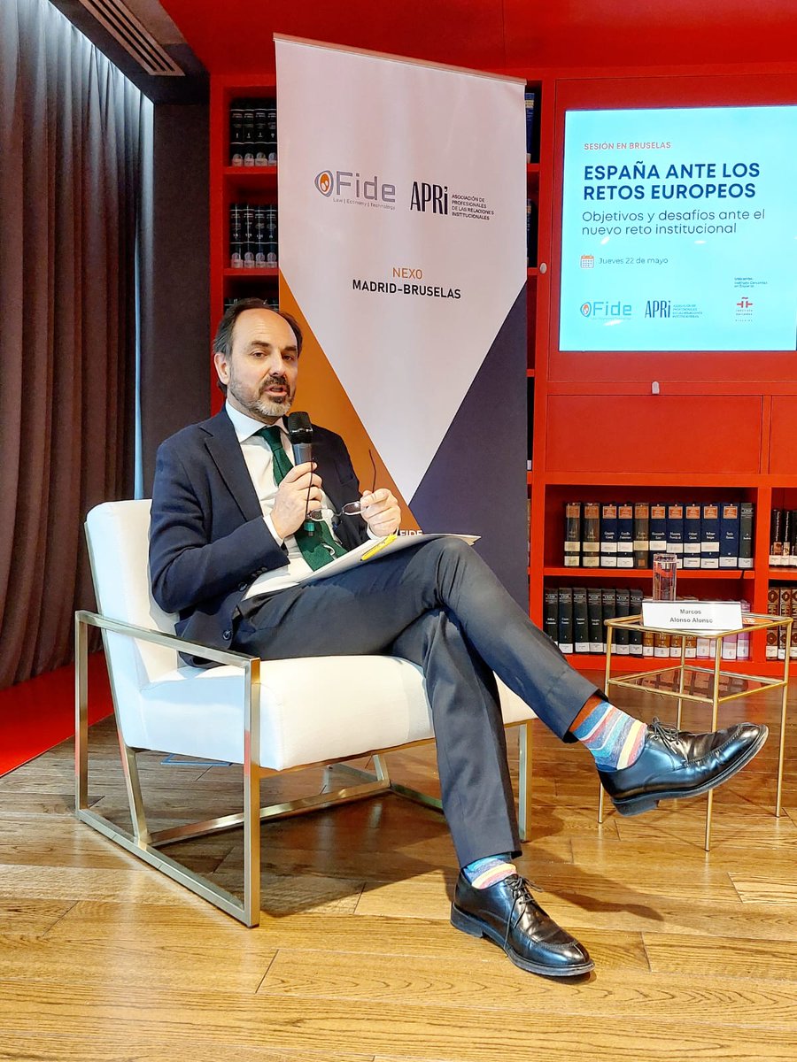 Lobby_ES's tweet photo. Conversamos, en el @InstCervantes de Bruselas y junto a la @fide_fundacion, con Marcos Alonso, embajador de @EspanaenUE. El embajador ha recorrido los principales retos de España en el contexto europeo en ámbitos como el comercio, la defensa o la transición digital. https://t.co/UErs3oQfnr