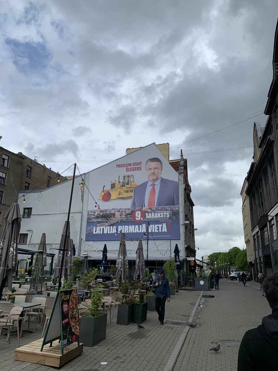 Nav brīnums, ka Vecrīga ir tukša. Kurš gan grib skatīties uz šito purnu?