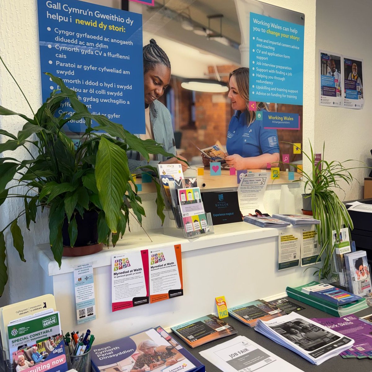 Aged 16 and local to #Bridgend? Don’t miss our careers drop-in!

📅 Wed 28 May
⏰ 10am–2pm
📍Derwen House, 2 Court Rd, CF31 1BN

Get free advice on jobs, training &amp; your next steps after school. No appointment needed — just pop in! 👋

#CareersWales #NextSteps