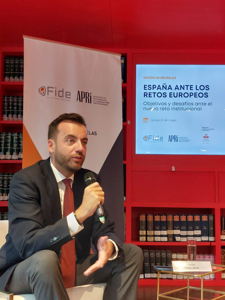 Lobby_ES's tweet photo. Conversamos, en el @InstCervantes de Bruselas y junto a la @fide_fundacion, con Marcos Alonso, embajador de @EspanaenUE. El embajador ha recorrido los principales retos de España en el contexto europeo en ámbitos como el comercio, la defensa o la transición digital. https://t.co/UErs3oQfnr