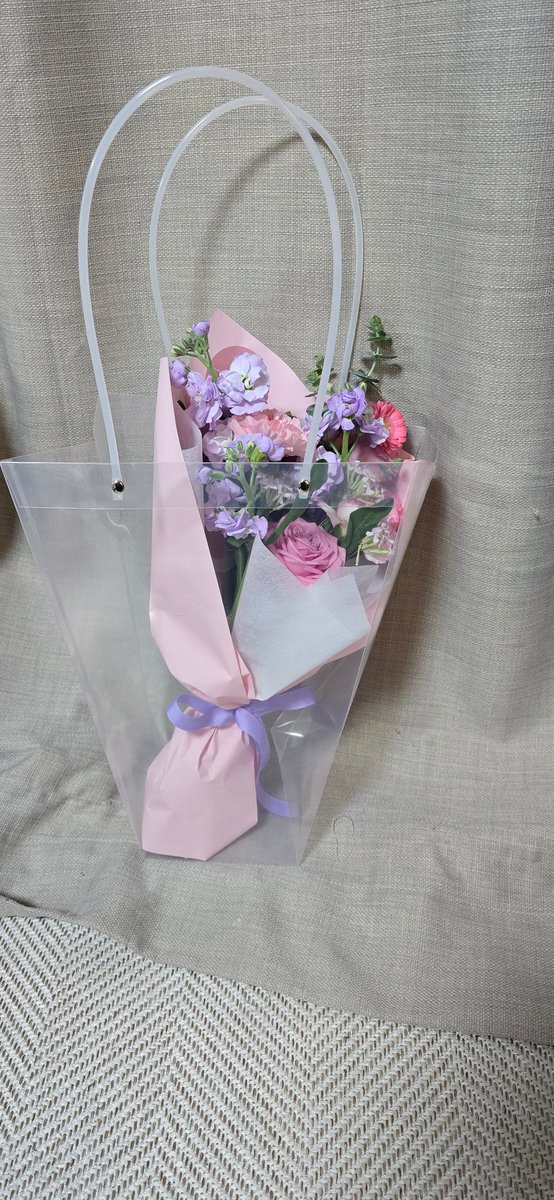 제자(?)가 준 꽃
내가 받을 자격이 있는지는,,,
아무튼 기분은 좋다