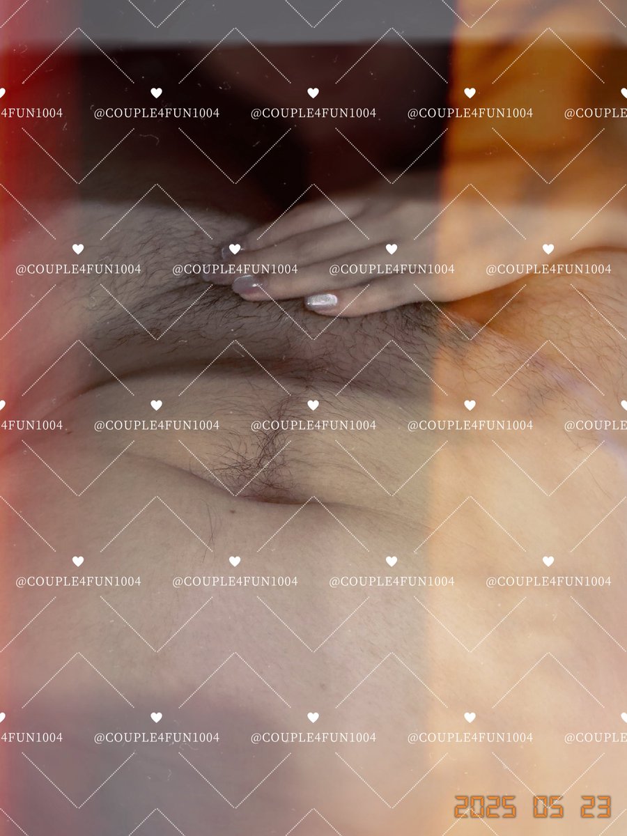 办公桌下😋😋💦💦
#母狗 #淫妻 #骚货 #骚逼