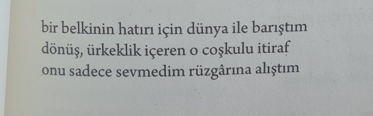 'Şiir kavmi'nden olup da Hatice Nisan'ı bilmeyen yoktur. İlk kitabı ne denli gecikmiş olursa olsun, bir imge sağanağını andıran şiirleriyle her şeyi, zamanı bile telafi ettiğini gördüm.

Şiir, kendisine 'inanmış' birine kapılarını açar ancak. Bir okur olarak, buna şahitlik ettim.