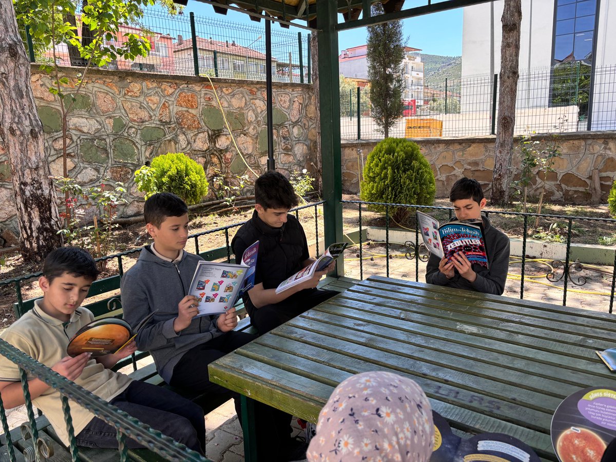 #MaarifModeli #BilenProgramı Yapay Zeka Kulübümüz ile bilimsel dergi okuma etkinliğindeyiz.
<a href="/bilecikvaliligi/">BİLECİK VALİLİĞİ</a>
<a href="/bilecikmem/">Bilecik İl Milli Eğitim Müdürlüğü</a>
<a href="/srdl_simsek/">Serdal Şimşek</a>
<a href="/OsmKaymakamligi/">Osmaneli Kaymakamlığı</a>
<a href="/osmanelimem/">osmanelimem</a>
<a href="/meb_dinogretimi/">MEB Din Öğretimi Genel Müdürlüğü</a>