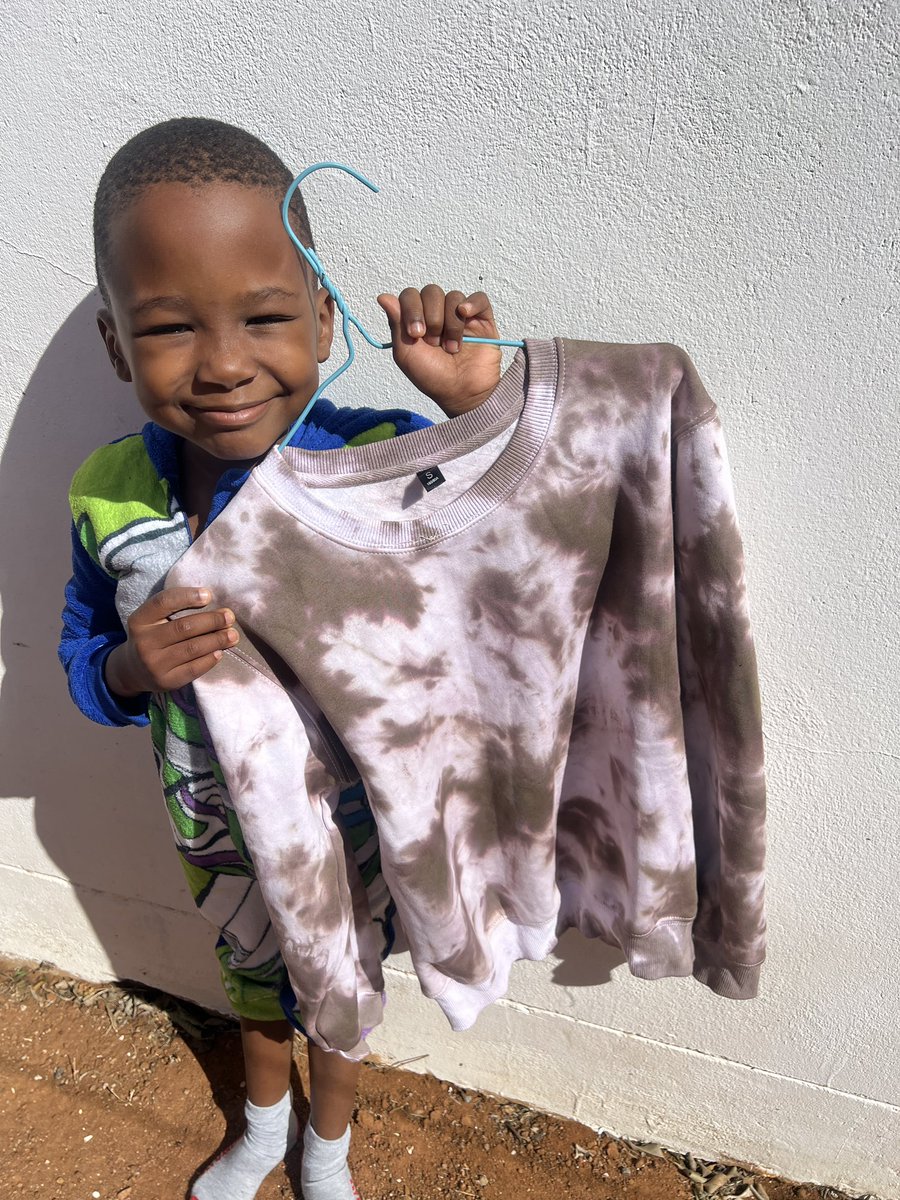 byekhanyi's tweet photo. Hi guys. Baby boy and I have partnered on a small tie-dye business venture, re kopa le reke. 🥺
Fleece lined jerseys. P200 with free delivery in Gaborone. 🫶🏽
The brown one is size S. Pink ones are XL and 2XL. https://t.co/z4YHCn5ybf