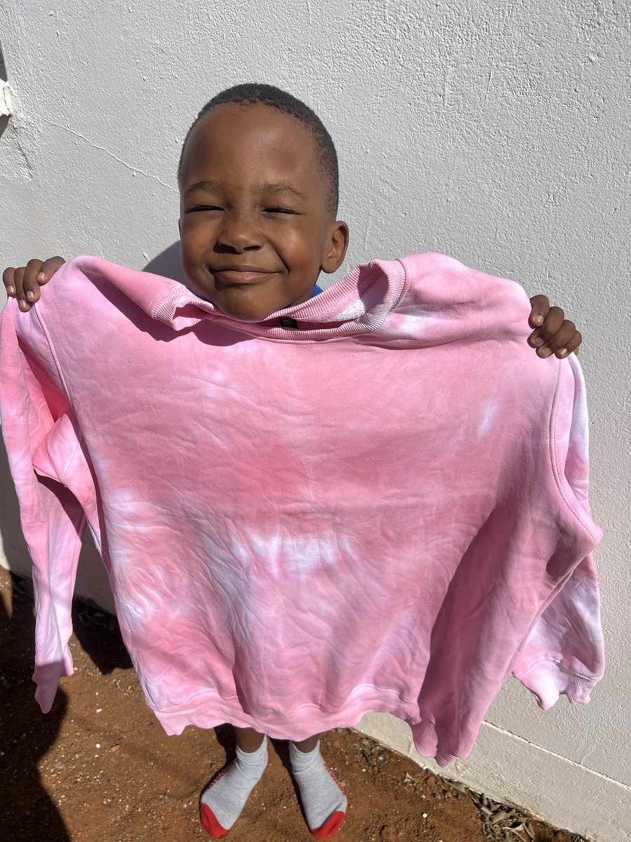 byekhanyi's tweet photo. Hi guys. Baby boy and I have partnered on a small tie-dye business venture, re kopa le reke. 🥺
Fleece lined jerseys. P200 with free delivery in Gaborone. 🫶🏽
The brown one is size S. Pink ones are XL and 2XL. https://t.co/z4YHCn5ybf