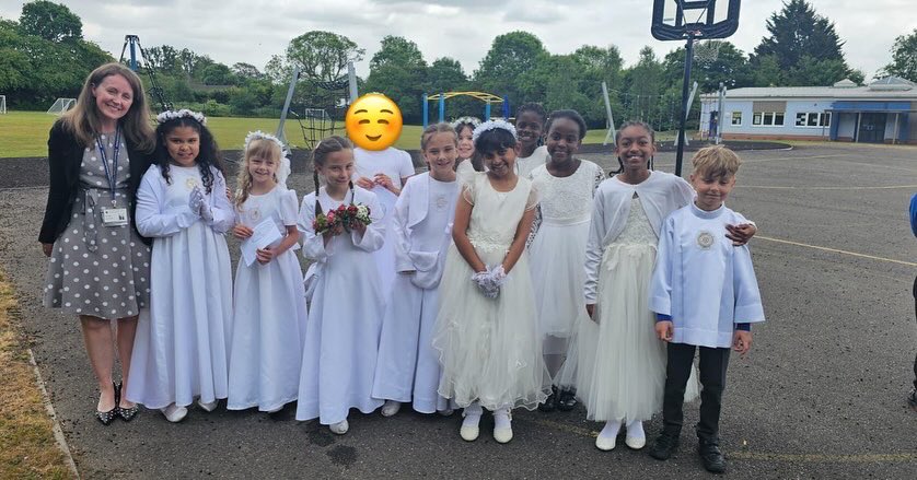stanthonyslough's tweet photo. Our May Procession yesterday was full of grace โ and gorgeous gowns!
First Holy Communion children led the way in honouring Our Lady, with one lifted (literally!) to crown Mary at the grotto. Faith in action, the St Anthonyโs way.
#MayProcession https://t.co/4LqbsYctK0