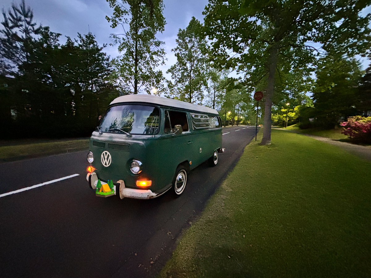 jwerks15's tweet image. ご縁でお譲りいただき、念願の空冷バスのオーナーになりました！！
これから沢山の思い出を作っていきます🏕️

近所で撮っただけで、この画になるの最高です…🌲

#vwbus #vwtype2 #westfalia