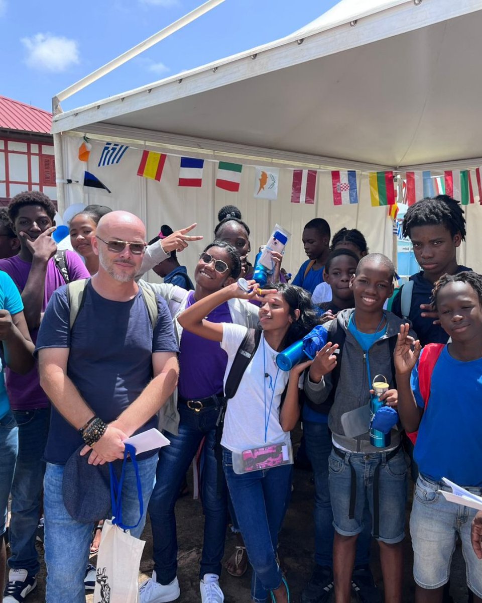EuropeEnGuyane's tweet photo. Journée de l’🇪🇺 à Macouria !

Alors que les plus jeunes partent à la conquête du continent, les plus grands font leur retour d’expérience sur leur séjour Erasmus  ✨

#fondseuropeens #moisdeleurope #guyane #europeenguyane #erasmus https://t.co/ZHUQtIJwf8