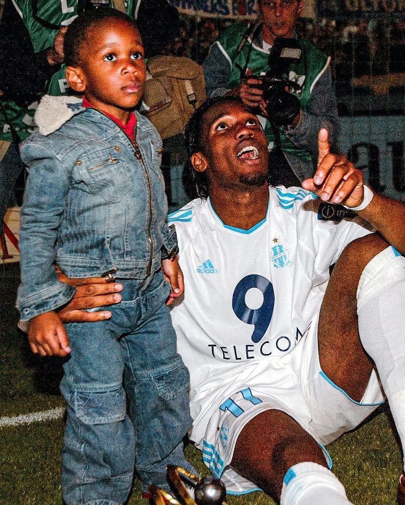 Kaly_Ba1's tweet photo. Plus qu’une légende , la seule étoile qui a illuminé nos yeux d’enfant.
#Drogba #Uefa2004 #TeamOM https://t.co/Sm0vsesqhX