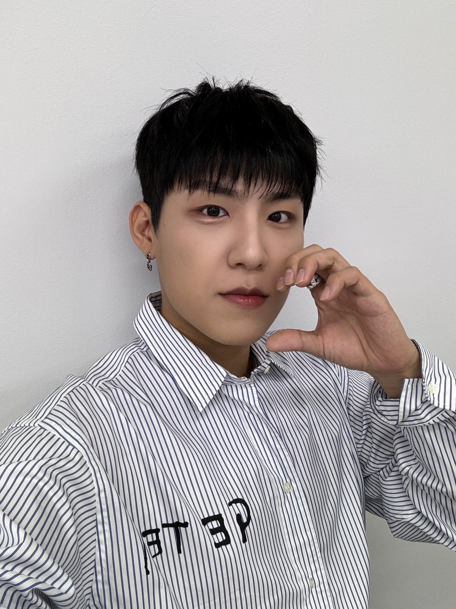 AB6IX's tweet photo. [📷]
250523 TOKYO EVENT
일본 ABNEW와 즐거웠던 1일차 프로모션 🖤
내일도 우진이와 쿨하고 핫한 시간 보내기 -`♡´-

#AB6IX #에이비식스
#PARKWOOJIN #박우진
#Cool_And_Hot https://t.co/FTRlH5MizT