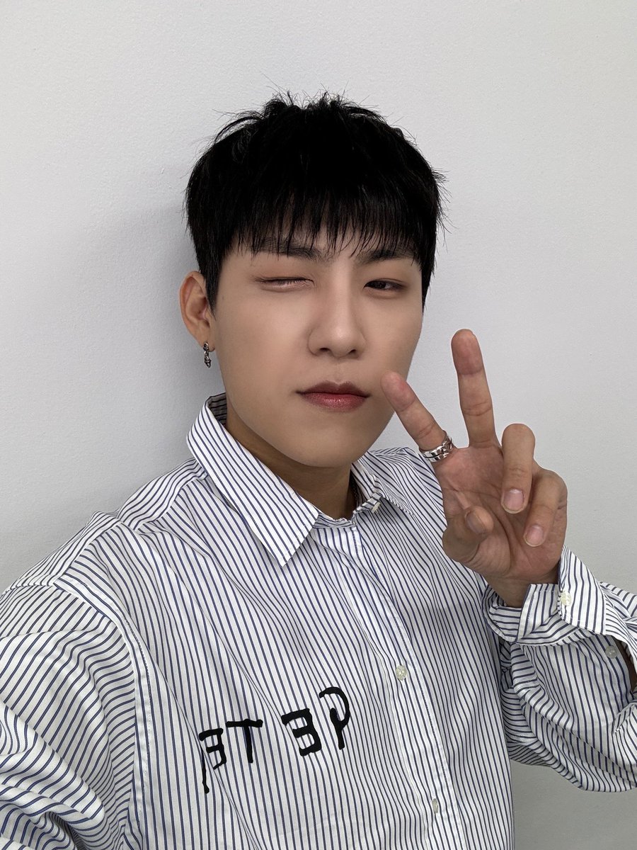 AB6IX's tweet photo. [📷]
250523 TOKYO EVENT
일본 ABNEW와 즐거웠던 1일차 프로모션 🖤
내일도 우진이와 쿨하고 핫한 시간 보내기 -`♡´-

#AB6IX #에이비식스
#PARKWOOJIN #박우진
#Cool_And_Hot https://t.co/FTRlH5MizT