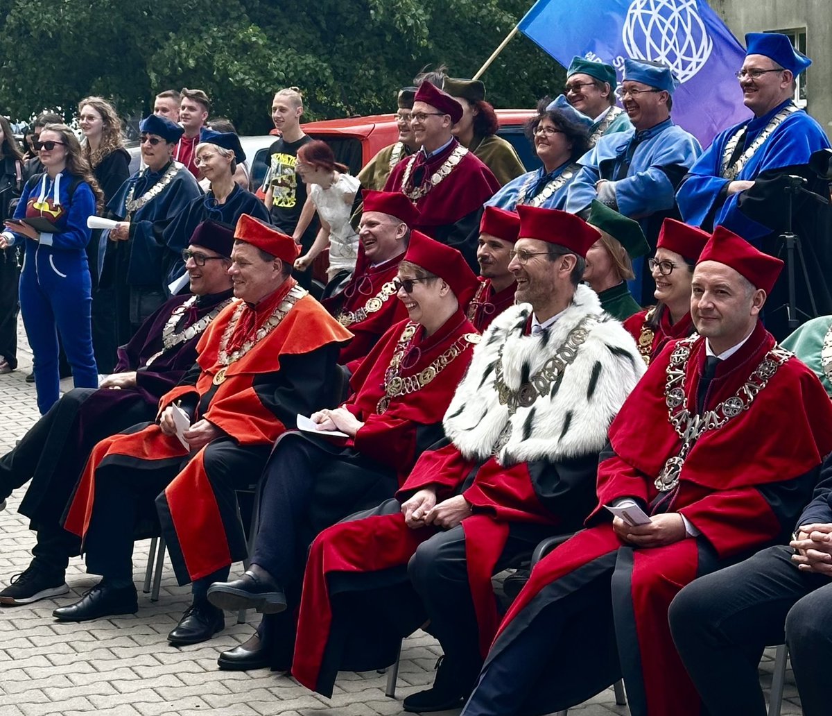 Biuro Prasowe UniLodz (@unilodz) on Twitter photo Juwenalia oficjalnie rozpoczęte 🎉
Uroczystym pochodem juwenaliowym otworzyliśmy juwenalia UŁ i <a href="/umedlodz/">UMED Lodz (Uniwersytet Medyczny w Łodzi)</a> 2025💪Przed nami dwa dni pełne zabawy i muzyki 🎶 Zapraszamy i życzymy wszystkim pozytywnych wrażeń. Bawcie się dobrze i bezpiecznie 🤗 Juwenalia oficjalnie rozpoczęte 🎉
Uroczystym pochodem juwenaliowym otworzyliśmy juwenalia UŁ i <a href="/umedlodz/">UMED Lodz (Uniwersytet Medyczny w Łodzi)</a> 2025💪Przed nami dwa dni pełne zabawy i muzyki 🎶 Zapraszamy i życzymy wszystkim pozytywnych wrażeń. Bawcie się dobrze i bezpiecznie 🤗