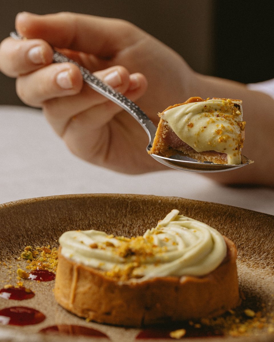 🥄Finaliza tu experiencia en 𝘓𝘪𝘦𝘷𝘢 con nuestras tartas caseras: de queso, fondue de chocolate, tiramisú de mango o nuestra tartaleta de frutos rojos, chantillí de pistacho y chocolate blanco.

Reserva tu mesa llamando al 𝟲𝟳𝟵 𝟭𝟰𝟮 𝟵𝟴𝟱 y en 𝗹𝗶𝗲𝘃𝗮.𝗲𝘀