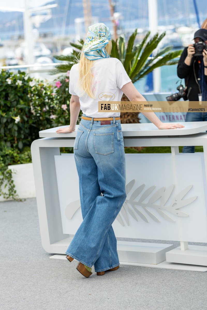 Elle Fanning Shines at Cannes for “Affeksjonsverdi” Photocall 🌟📸 #Cannes2025 #ElleFanning #Affeksjonsverdi

<a href="/ElleFanning/">Elle Fanning</a> <a href="/ElIeFanning/">Elle Fanning</a>