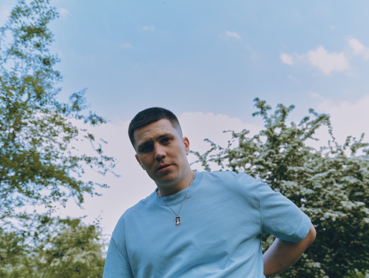 Aaron Rowe's 'Hey Ma' is a stunning introduction - the Ed Sheeran co-signed songwriter is making his mark...

clashmusic.com/news/aaron-row…