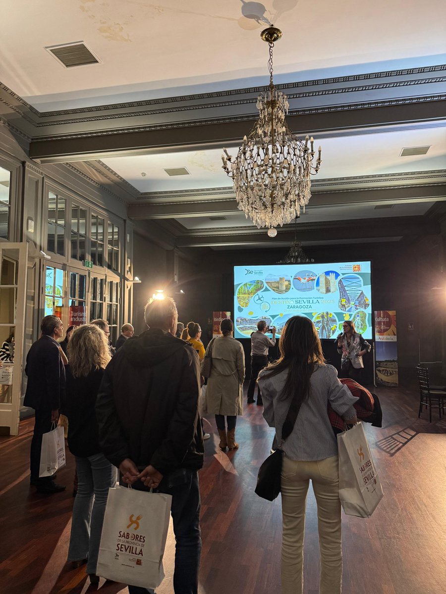 La esencia de Sevilla llegó a Zaragoza con <a href="/prodetur/">Prodetur DipuSevilla</a> ✨
11 empresas turísticas sevillanas presentaron su oferta a más de 27 agencias argonesas. En Castro Tourisim organizamos el evento cuidando cada detalle. #turismo #prodetur #consultoria #destinos