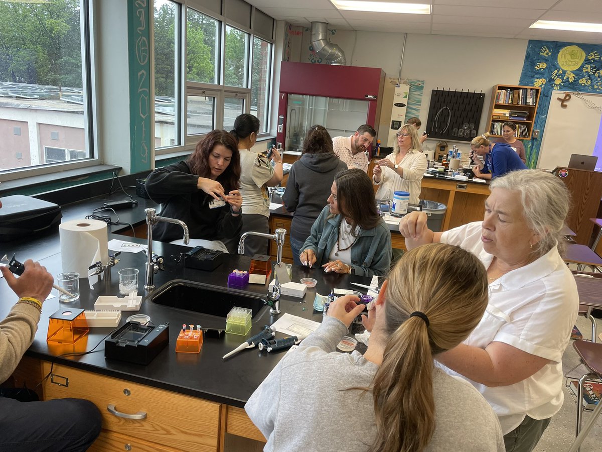 CCgirt's tweet image. Jersey Shore STEM Ecosystem & @wearetrschools hosted 17 NJ teachers for biotech PD today thanks to @MiniOneSystem! Whitney Hagins gave us tips and tricks for great gels and engaged learning.