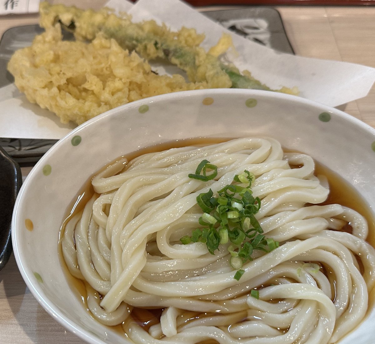 totemo_ichiro's tweet photo. 今月2回目のサイクリングは岩見沢へ

平坦な道なので楽にノンストップで行けました

Googleマップでは42km、2時間45分予想
往路は2時間かからず到着しましたが、復路はしっかり2時間20分かかりました笑

目的の一つだった囲和味茶屋のランチ限定讃岐うどん美味しかったです🥢

#チャリ備忘録 #2 https://t.co/IxSSng7ZXR