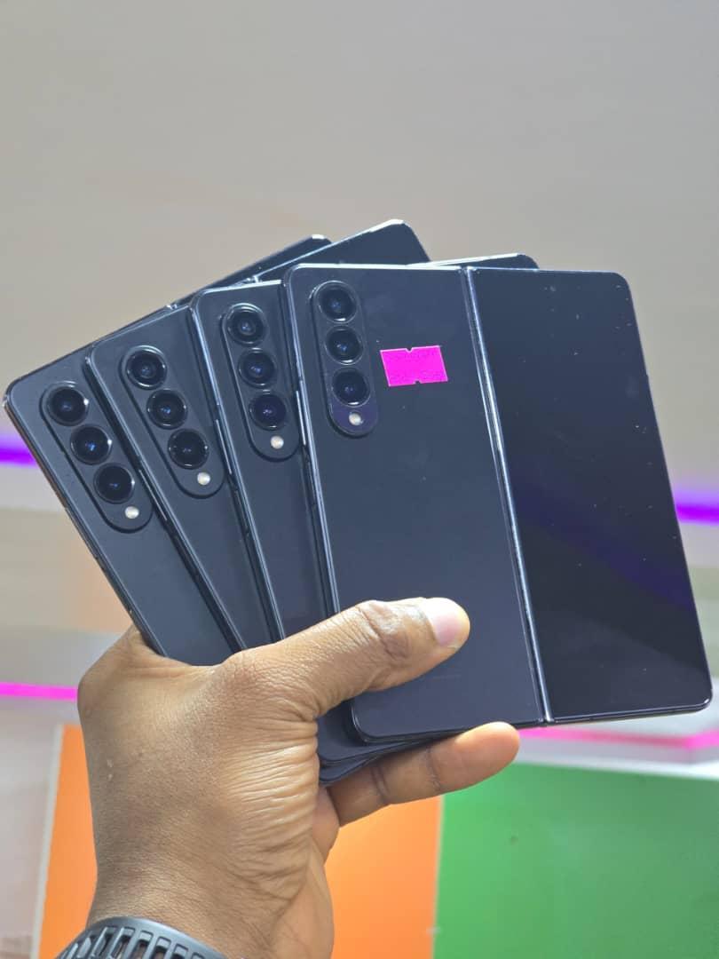 Dear Twitter,

Kindly help retweet my business.

I sell gadgets;  

- iPhones
- Laptops
- Samsung
- Headphones 
- Smart watches &amp; more.

I deliver nationwide.

WhatsApp:
wa.me/2348125648898

[Ta Ta Ta, OUR WIFE, EFCC, Akpabio, Apapa]