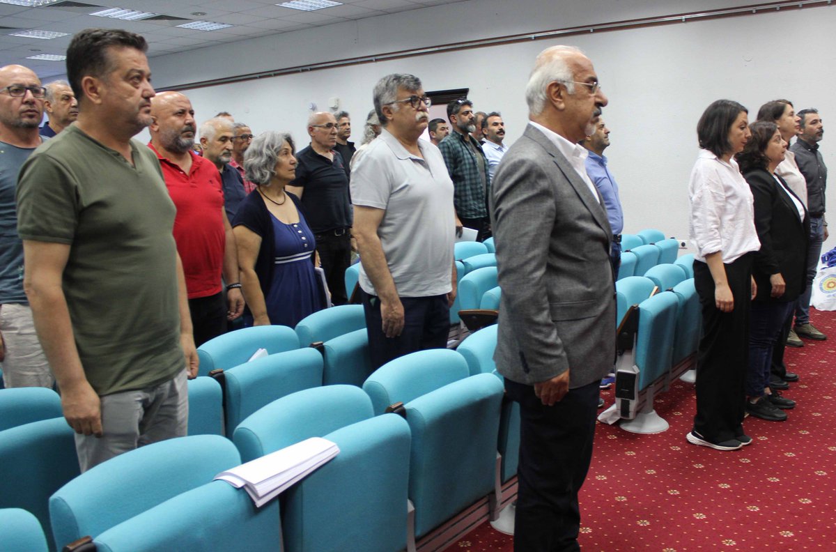 egitimsen's tweet photo. Eğitim Sen 12. Dönem 6. Genel Meclis toplantısı, Merkez Yürütme Kurulu üyeleri, şube başkanları, Merkez Denetleme Kurulu ve Merkez Disiplin Kurulu üyelerinin katılımıyla başladı. Açılış konuşmasını Genel Sekreterimiz Zülküf Güneş’in yaptığı toplantıda, Genel Başkanımız Kemal Irmak, süreç hakkında değerlendirme yaptı.